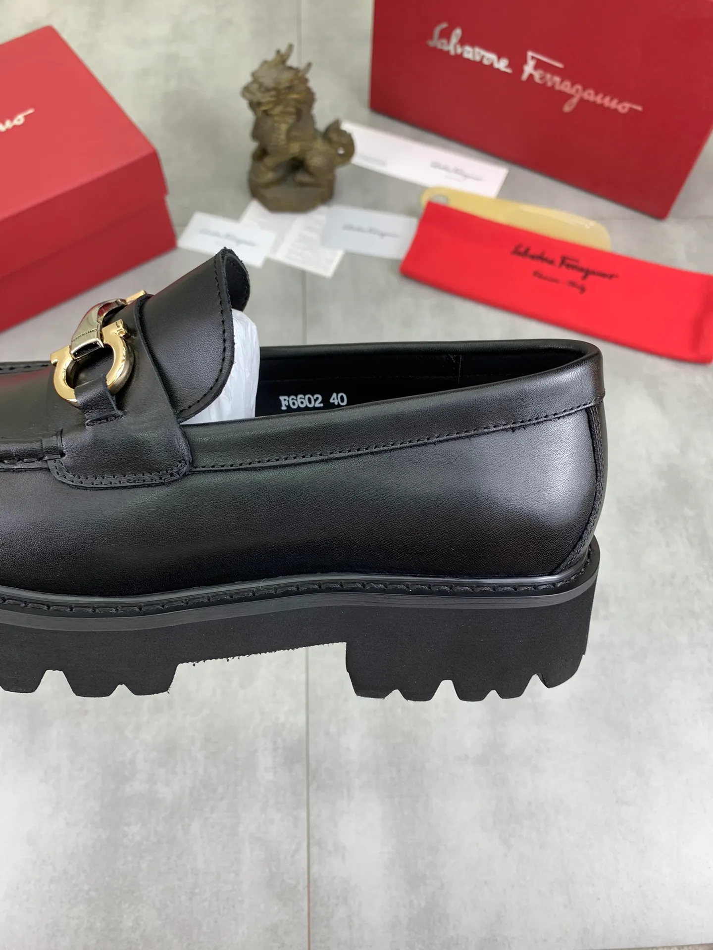Men's Men's Shoes 💰P460💰[New Style] Water-dyed Niuli 🆘[Salvatore Ferragamo] Ferragamo's latest casual business leather shoes for men! Available at counters simultaneously! The fabric is made of specially imported original calfskin, the lining is made of imported water-dyed cowhide, and the original lightweight foam outsole is absolutely luxurious and leads the fashion trend. Matching code: 38-45; 3️⃣ colors available